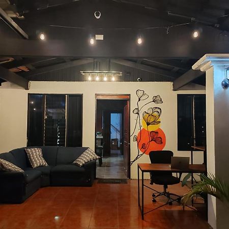 Blackout Hostel La Fortuna Exterior photo