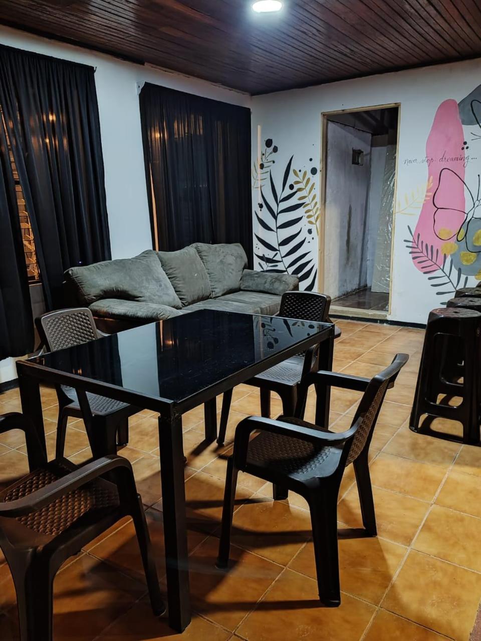 Blackout Hostel La Fortuna Exterior photo